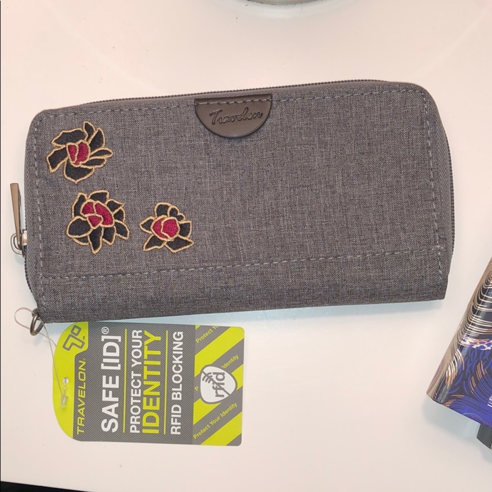 🌹Travelon wallet🌹